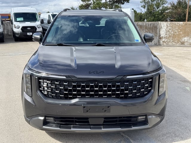 Used 2025 Kia Carnival SX w/ SX Dark Edition Package FWD image 2