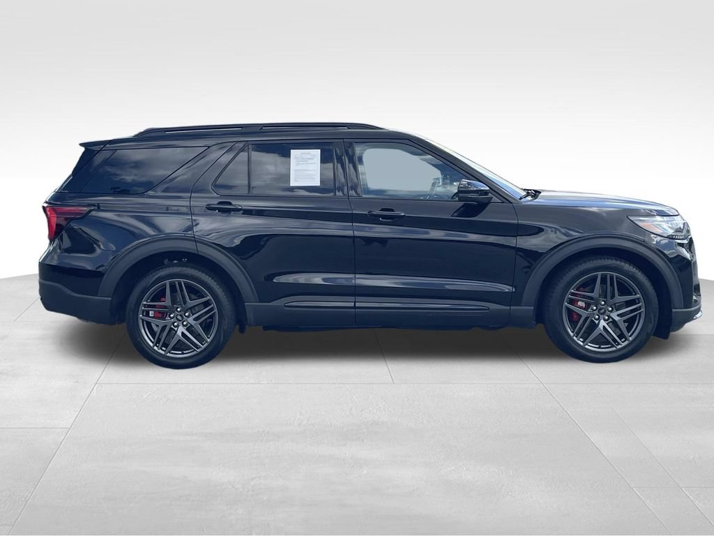 Used 2025 Ford Explorer ST AWD/4WD image 2