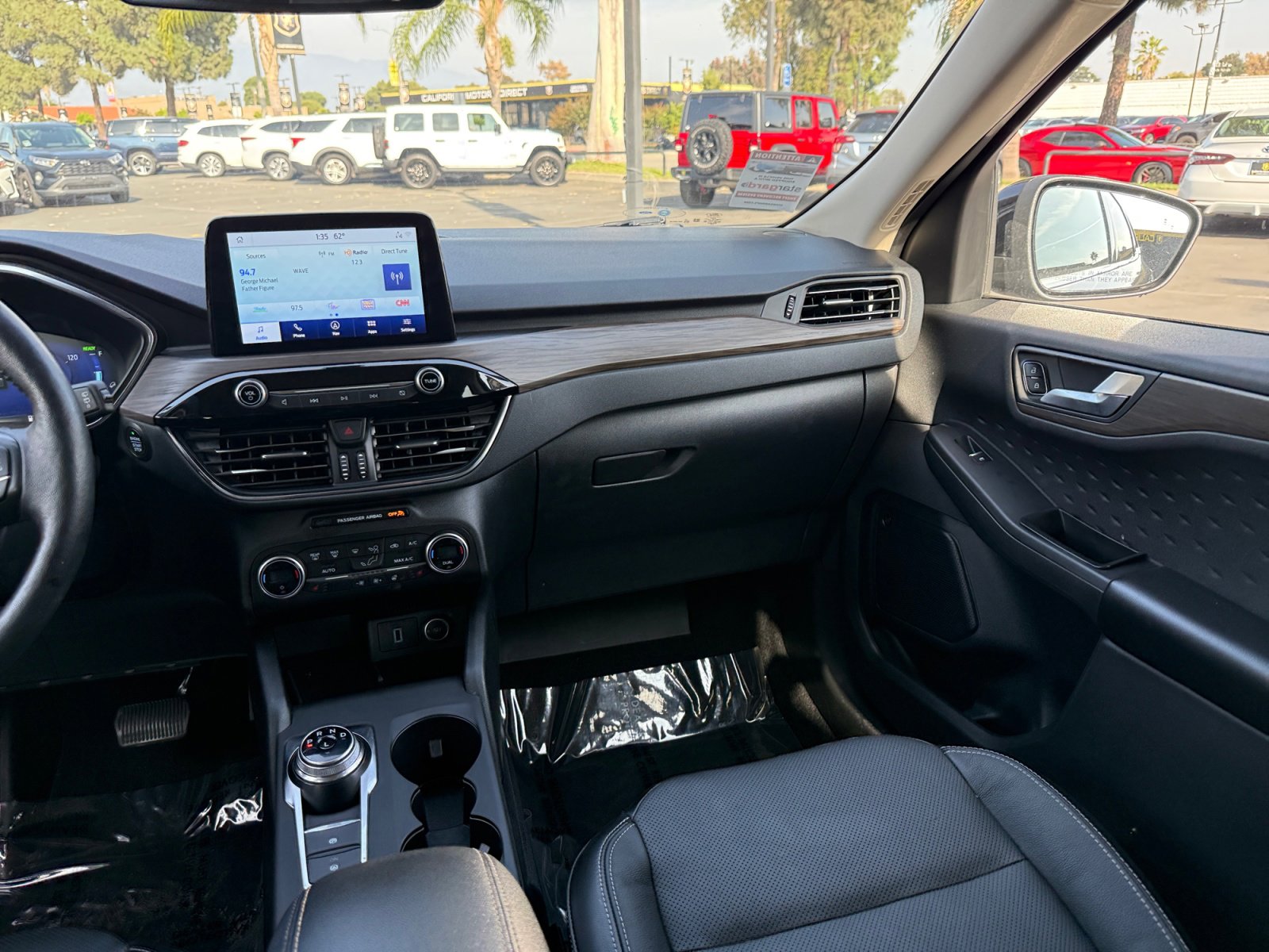 Used 2020 Ford Escape Titanium image 23