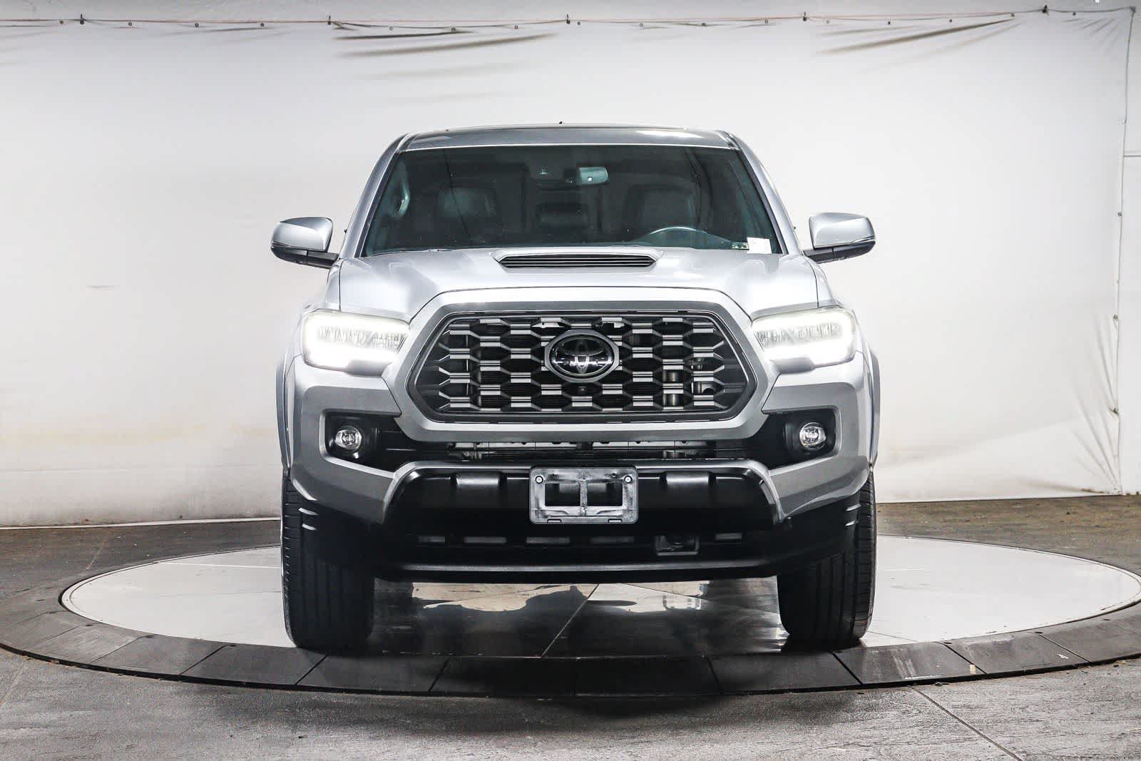 Certified 2022 Toyota Tacoma TRD Sport w/ TRD Premium Sport Package AWD/4WD image 6
