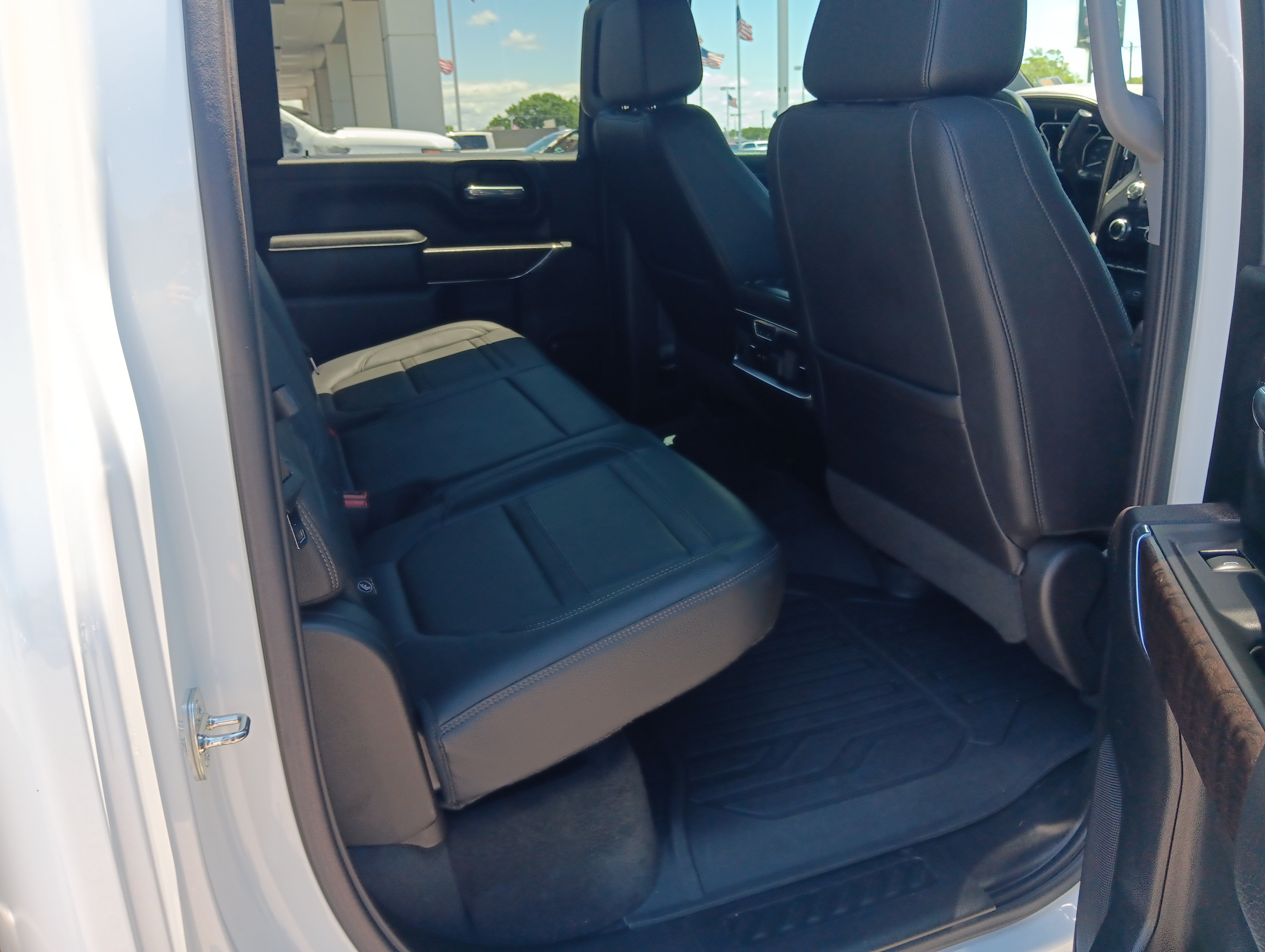 Used 2023 GMC Sierra 3500 Denali w/ Denali Ultimate Package AWD/4WD image 15