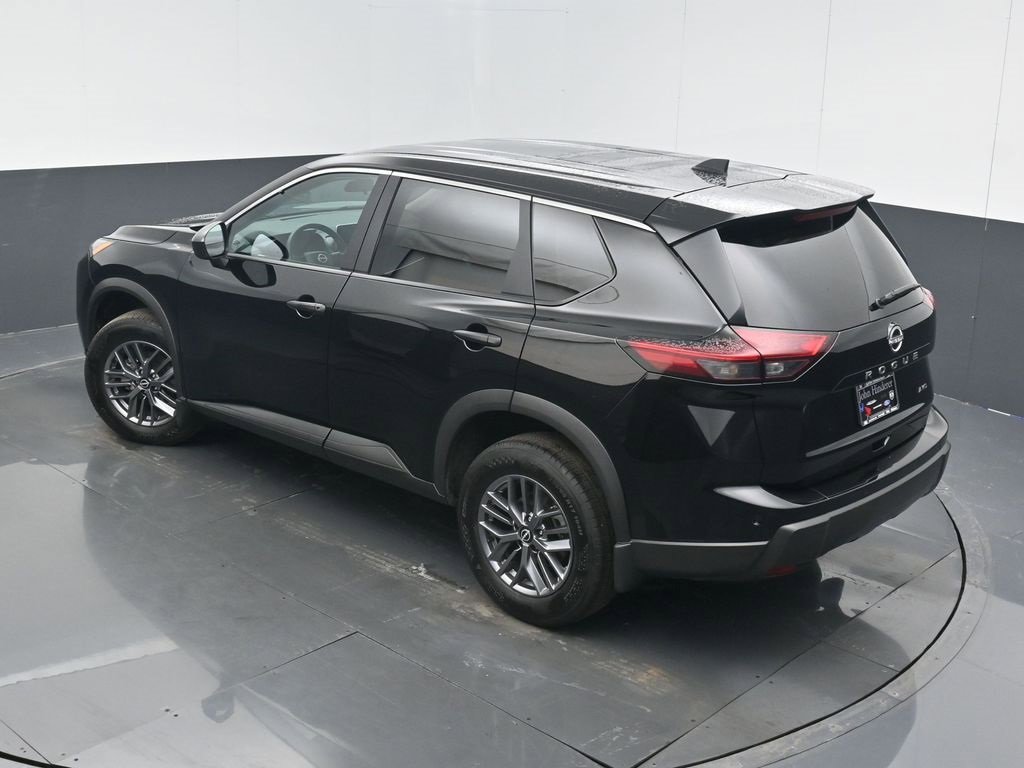 Used 2025 Nissan Rogue S image 41