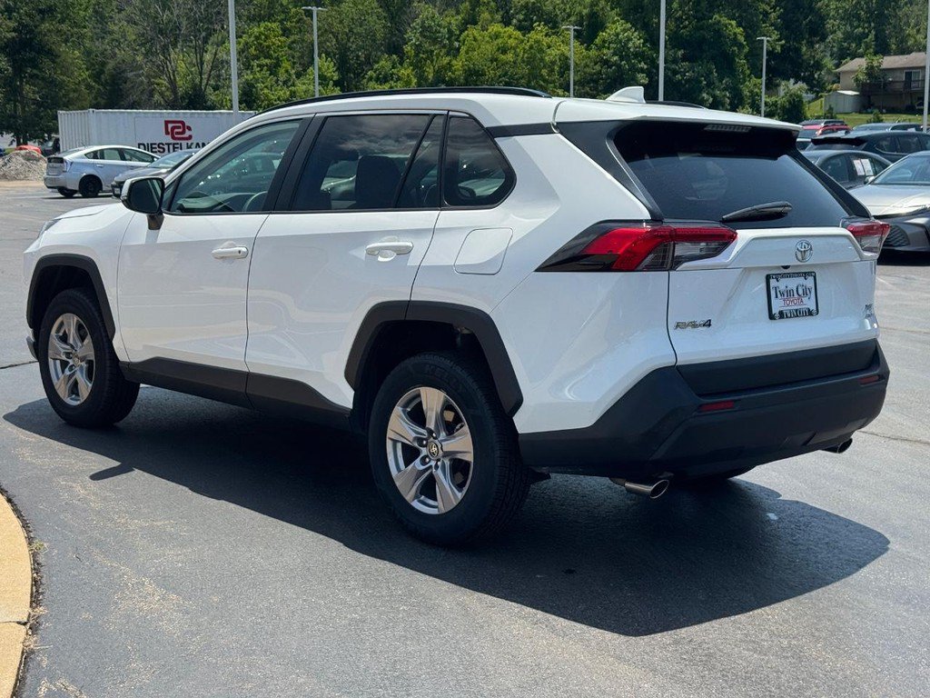 Used 2025 Toyota RAV4 XLE AWD/4WD image 7