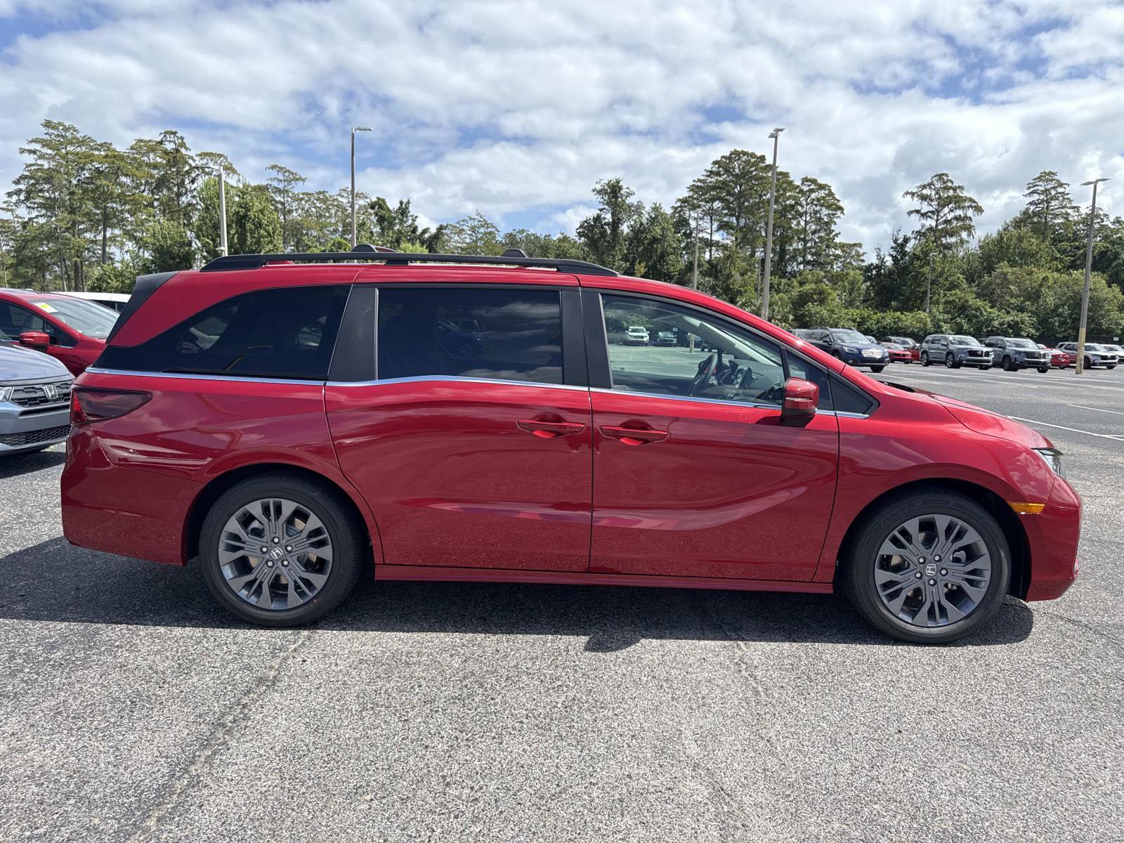 New 2026 Honda Odyssey Touring image 2