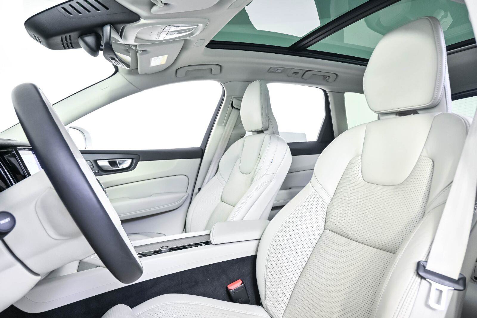 Certified 2023 Volvo XC60 B5 Ultimate FWD image 6