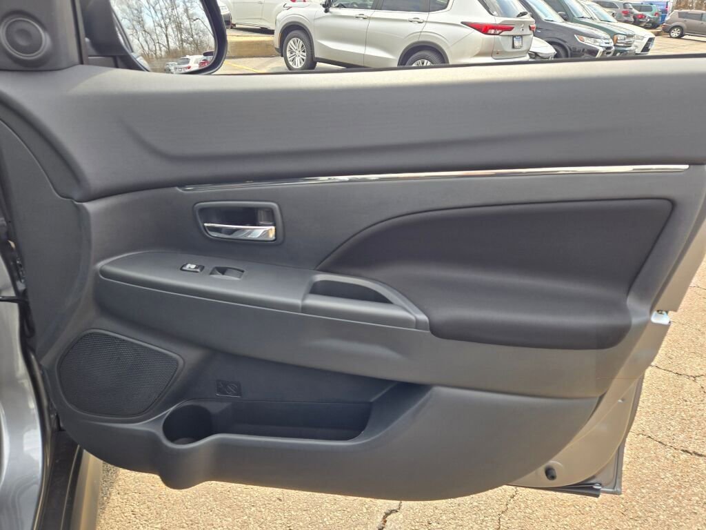 Used 2026 Mitsubishi Outlander Sport ES AWD/4WD image 6