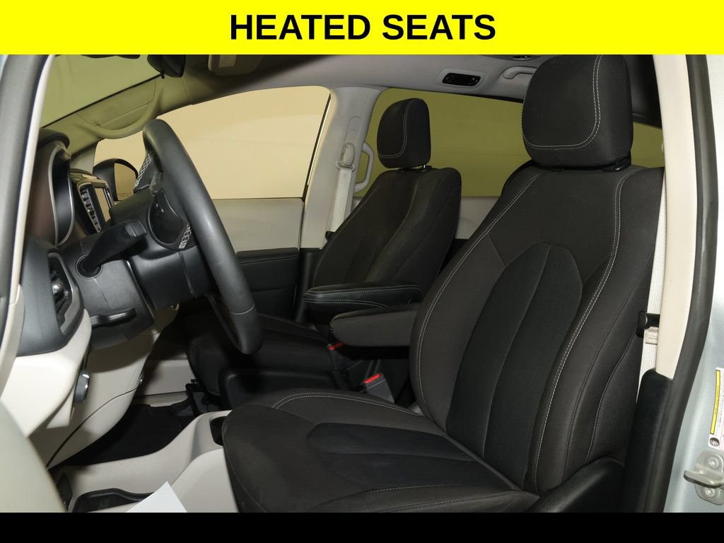 Used 2023 Chrysler Voyager LX FWD image 3