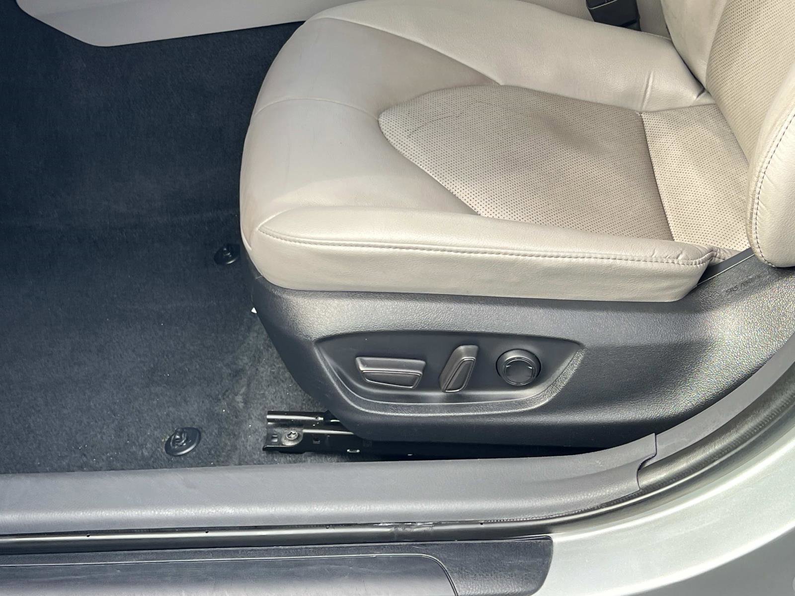 Used 2023 Toyota Camry XLE image 18