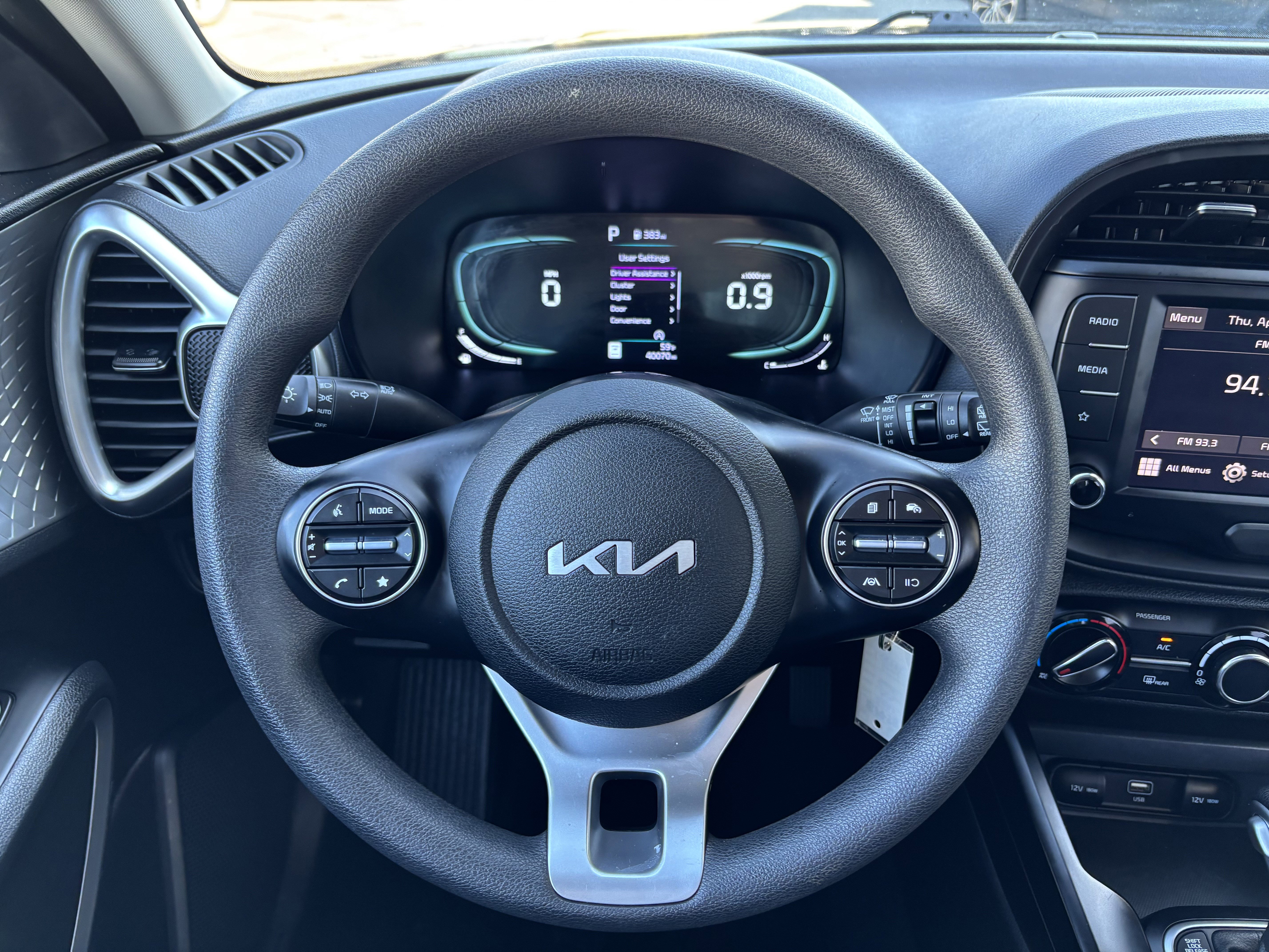Used 2025 Kia Soul LX w/ LX Technology Package FWD image 13