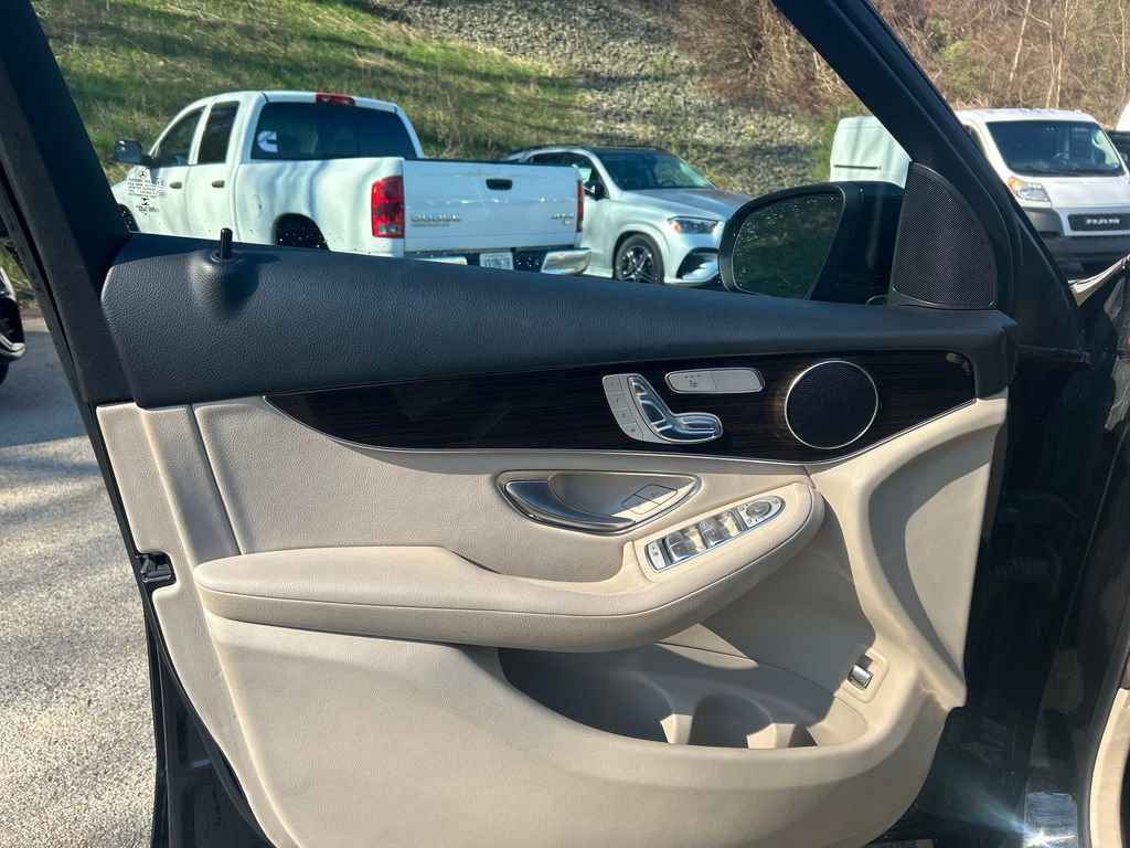 Used 2017 Mercedes-Benz GLC 300 4MATIC image 9