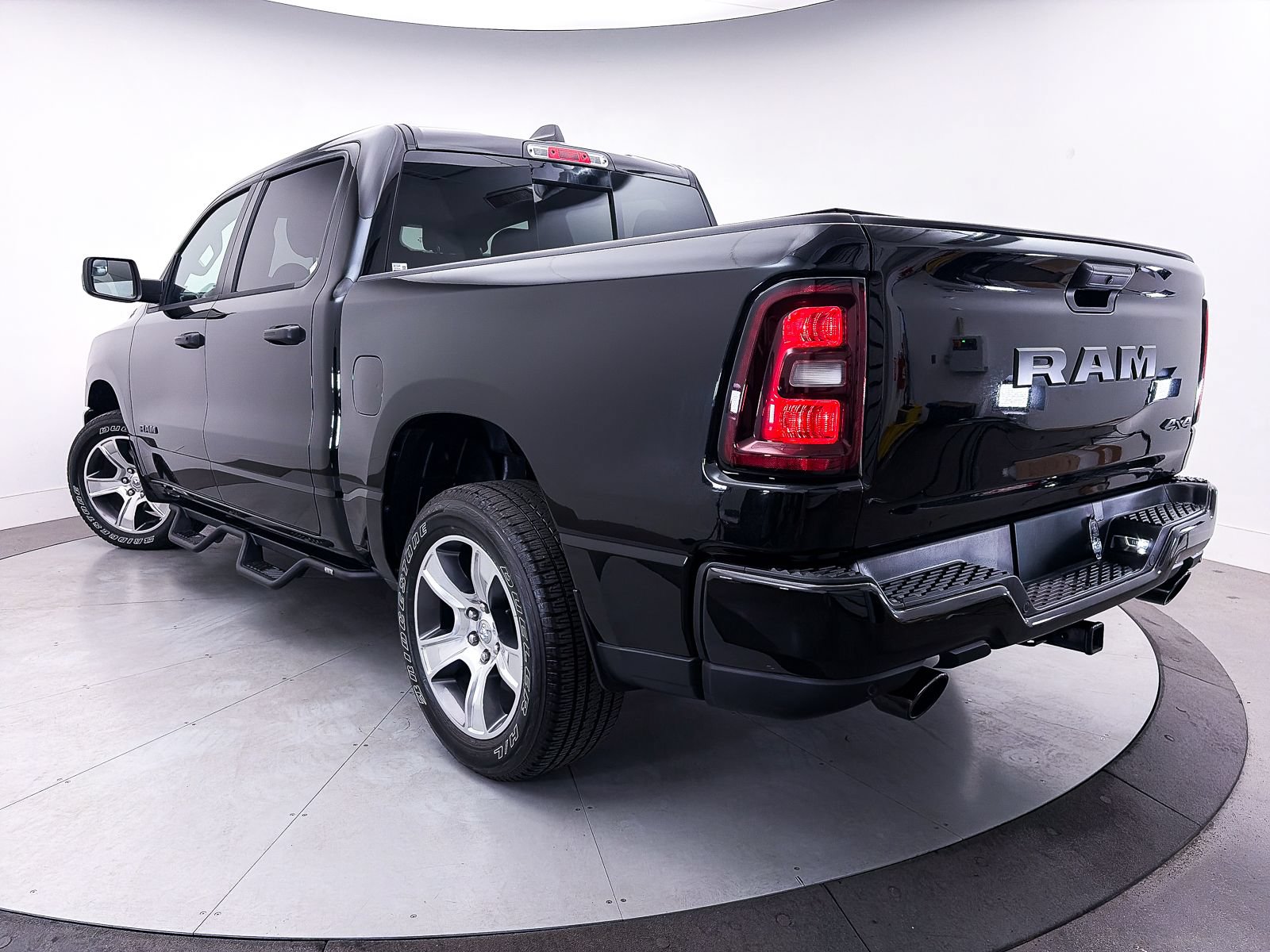 Used 2025 RAM 1500 Tradesman AWD/4WD image 2