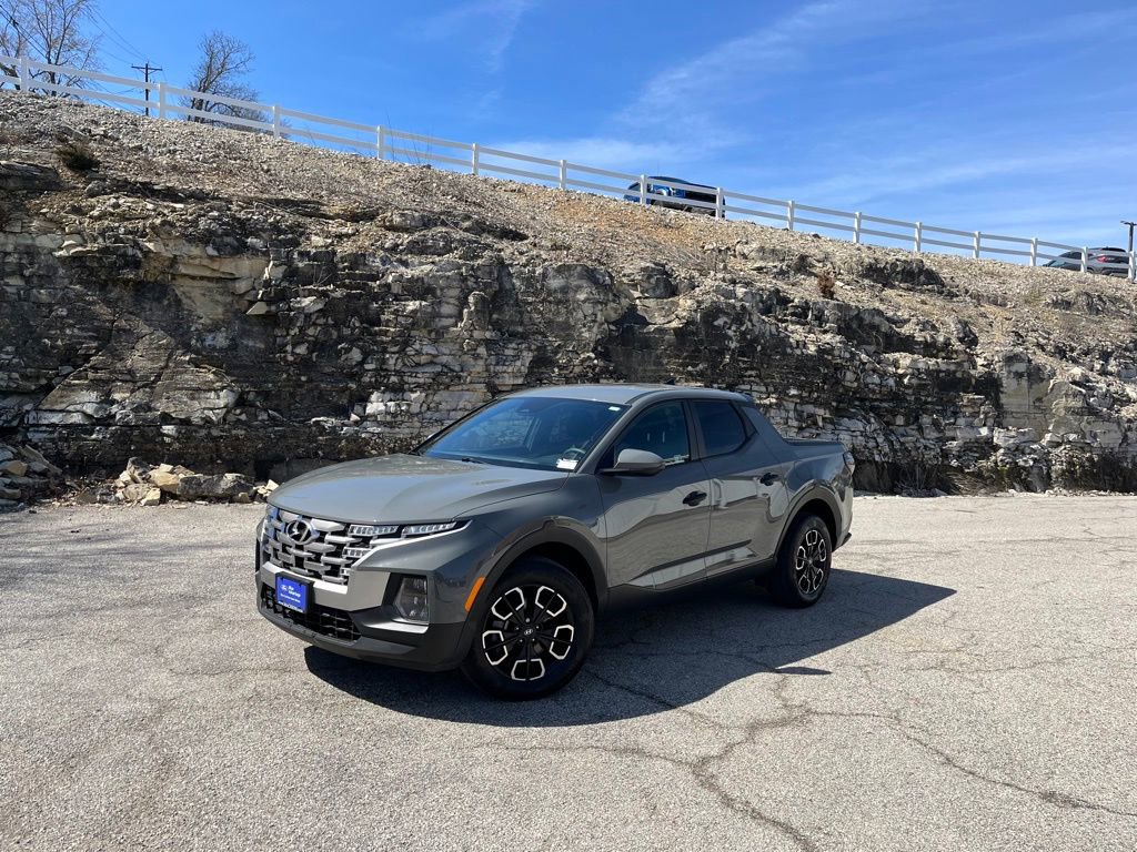 Used 2024 Hyundai Santa Cruz SE image 2