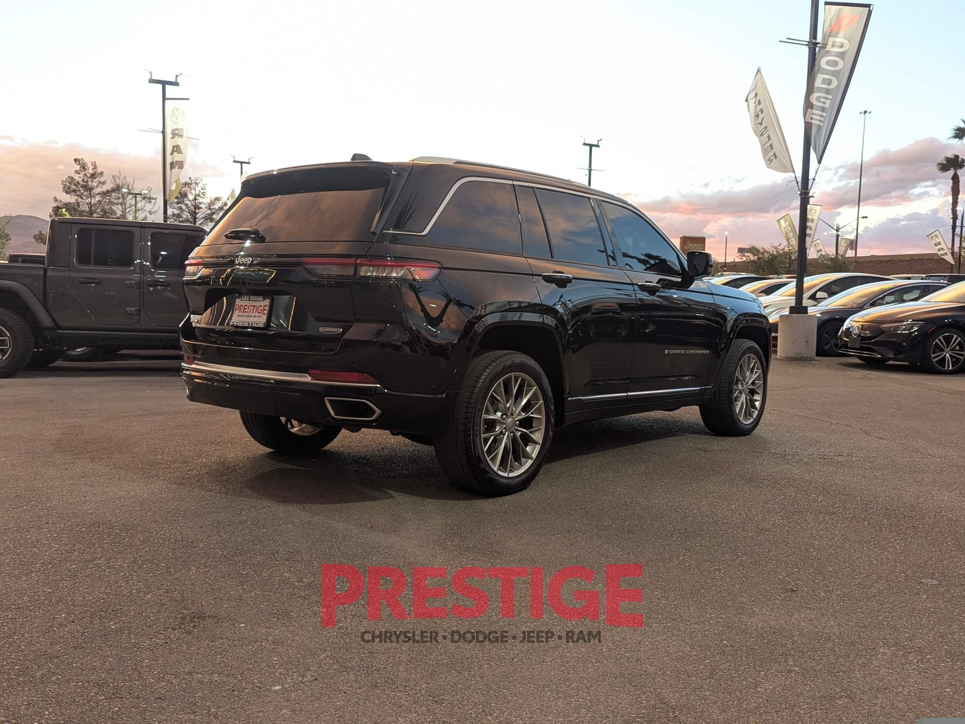 Used 2024 Jeep Grand Cherokee Summit w/ Adv Protech Group IV AWD/4WD image 7