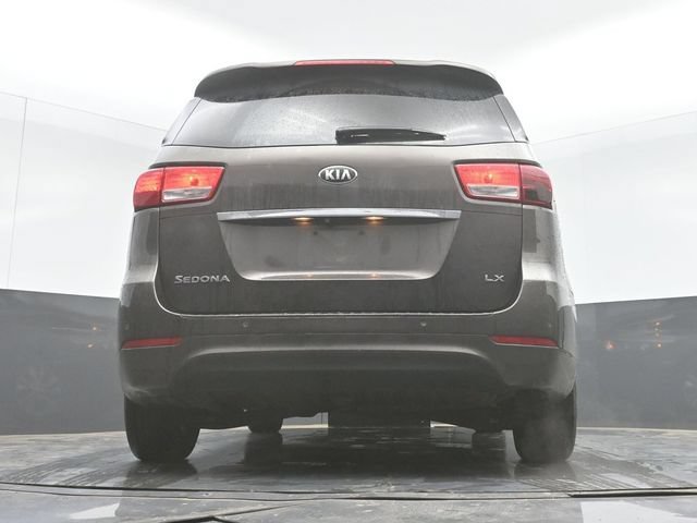 Used 2017 Kia Sedona LX w/ LX Essentials Premium Package FWD image 32