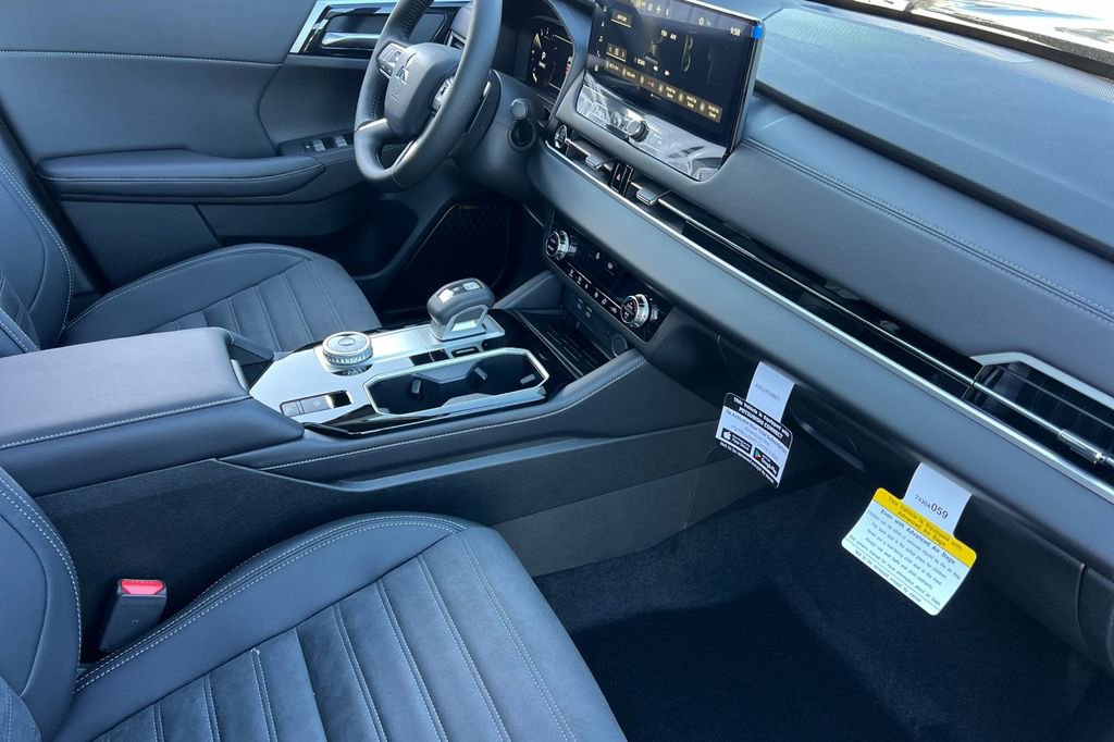 New 2026 Mitsubishi Outlander SE image 17