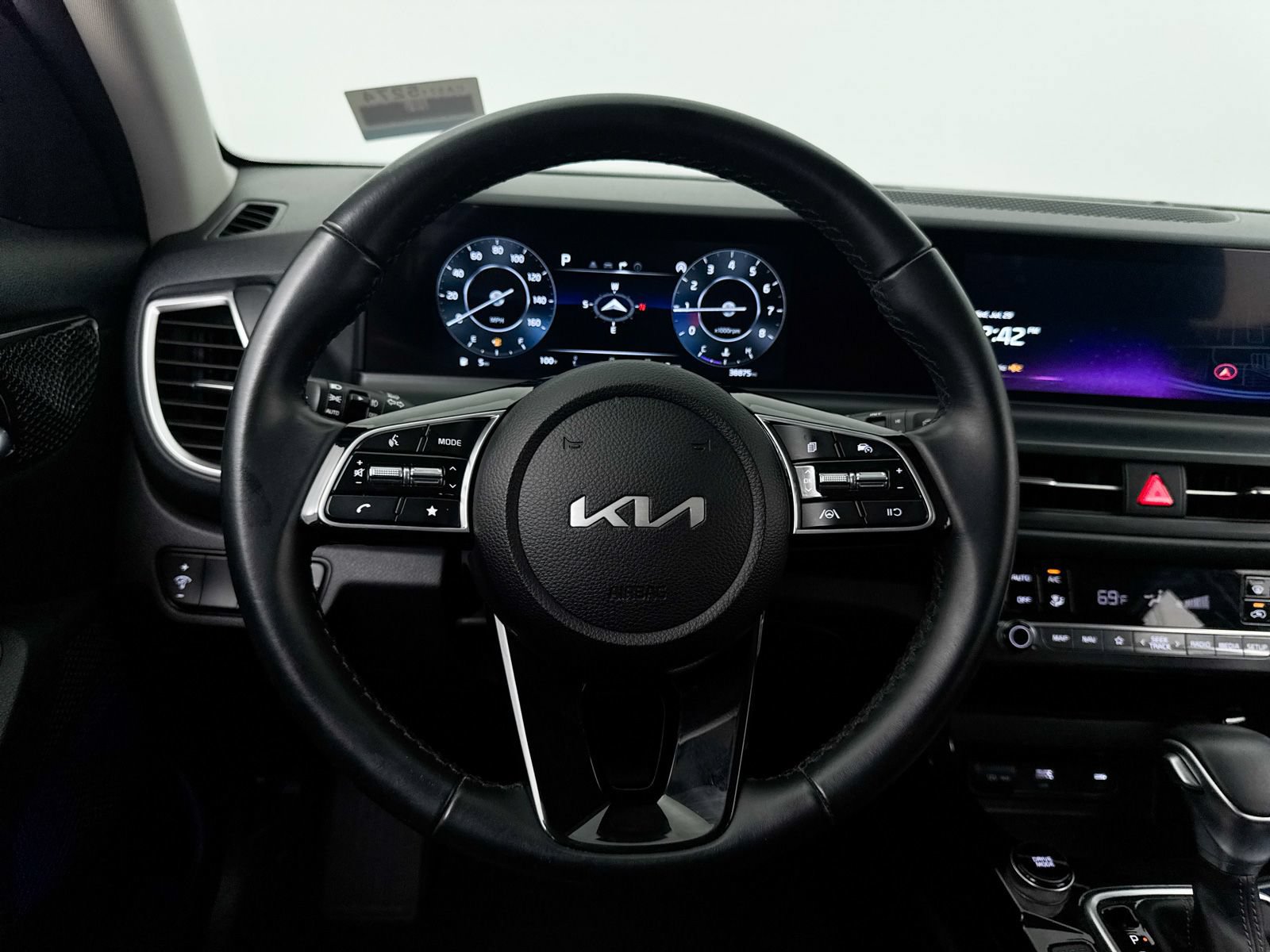 Certified 2024 Kia Seltos EX FWD image 3