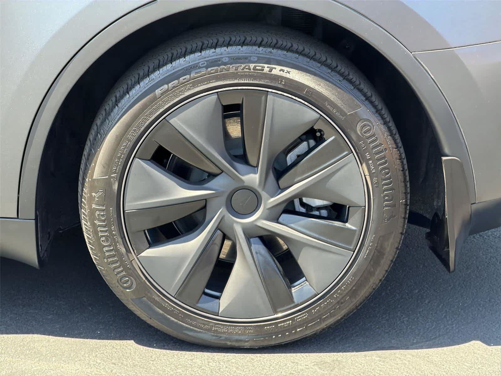 Used 2025 Tesla Model Y Long Range AWD/4WD image 9