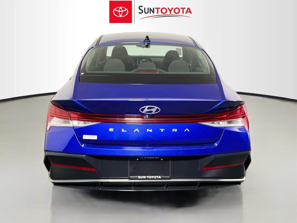 Used 2025 Hyundai Elantra SEL FWD image 4