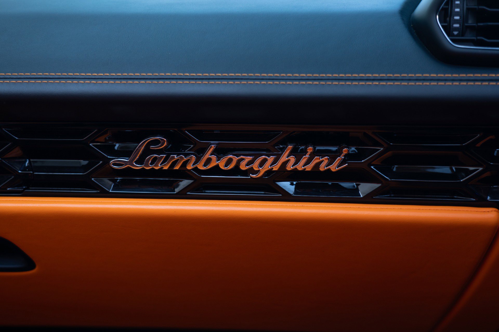 Used 2024 Lamborghini Huracan EVO image 33