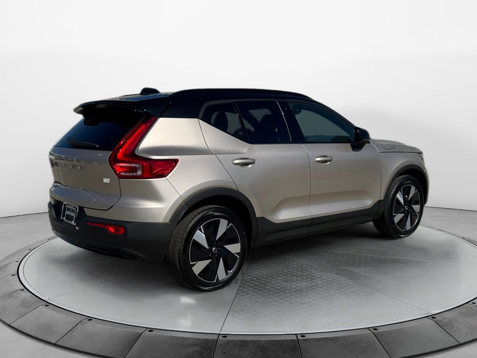 New 2024 Volvo XC40 Recharge Core w/ Protection Package Premier image 7