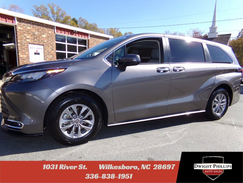 Used 2022 Toyota Sienna XLE
