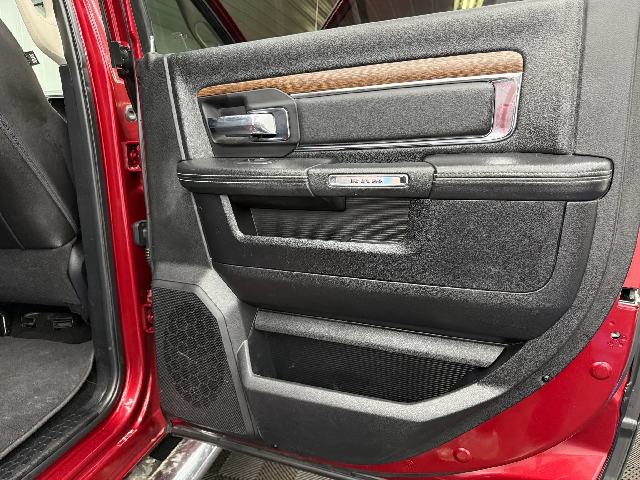 Used 2014 RAM 2500 Laramie w/ Convenience Group AWD/4WD image 8