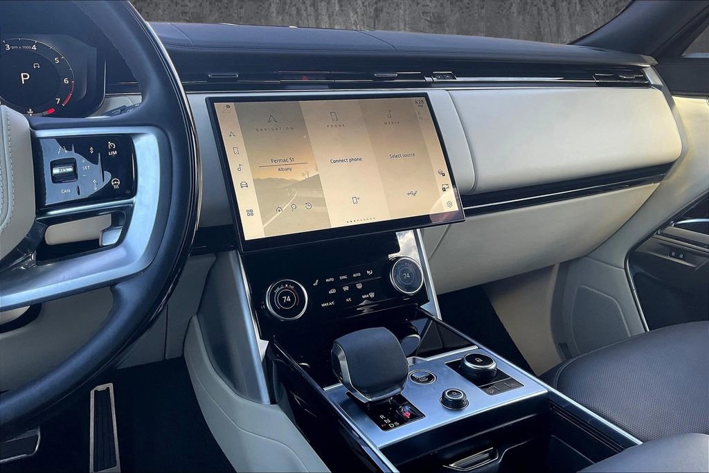 Used 2023 Land Rover Range Rover SE image 9