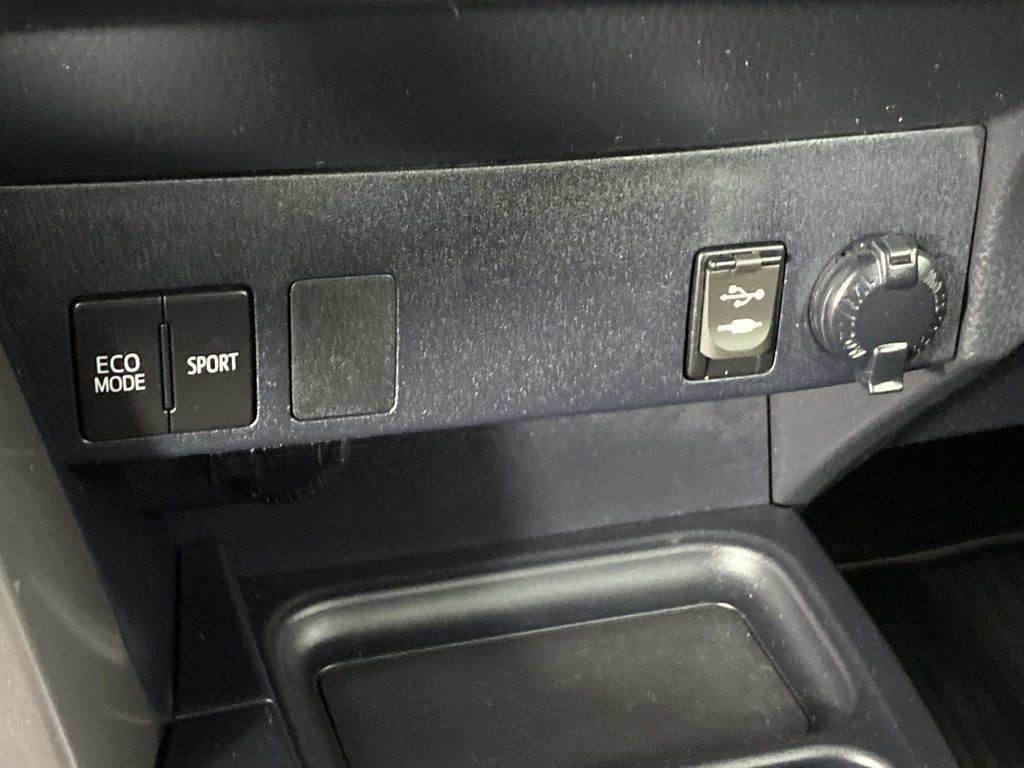 Used 2018 Toyota RAV4 LE w/ All Weather Liner Package AWD/4WD image 21