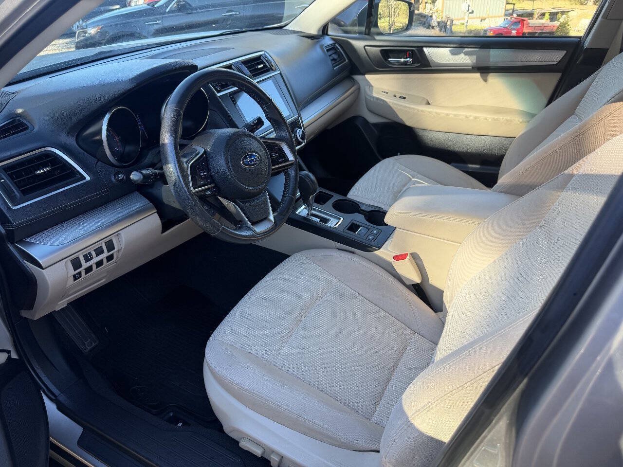 Used 2018 Subaru Outback 2.5i Premium AWD/4WD image 4