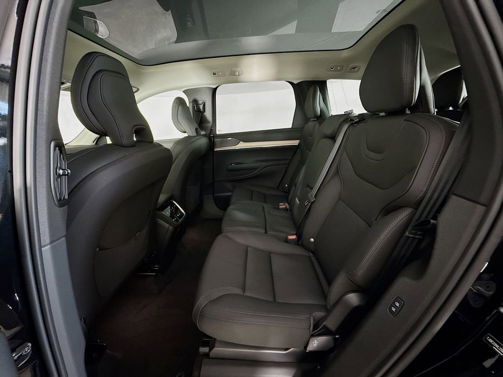 New 2025 Volvo EX90 Ultra w/ Protection Package Premier image 24