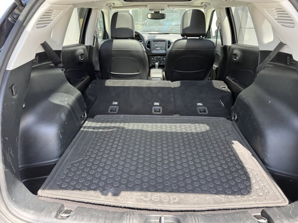 Used 2018 Jeep Compass Trailhawk w/ Leather Interior Group AWD/4WD image 16