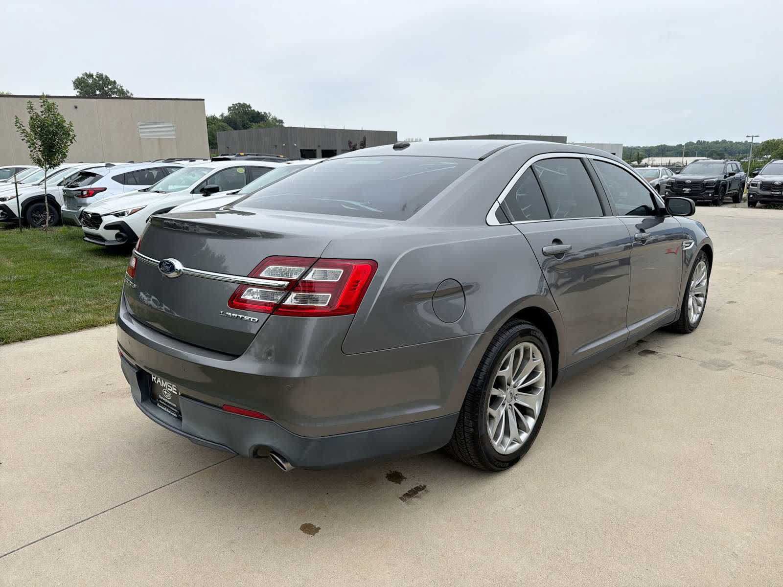 Used 2013 Ford Taurus Limited FWD image 6