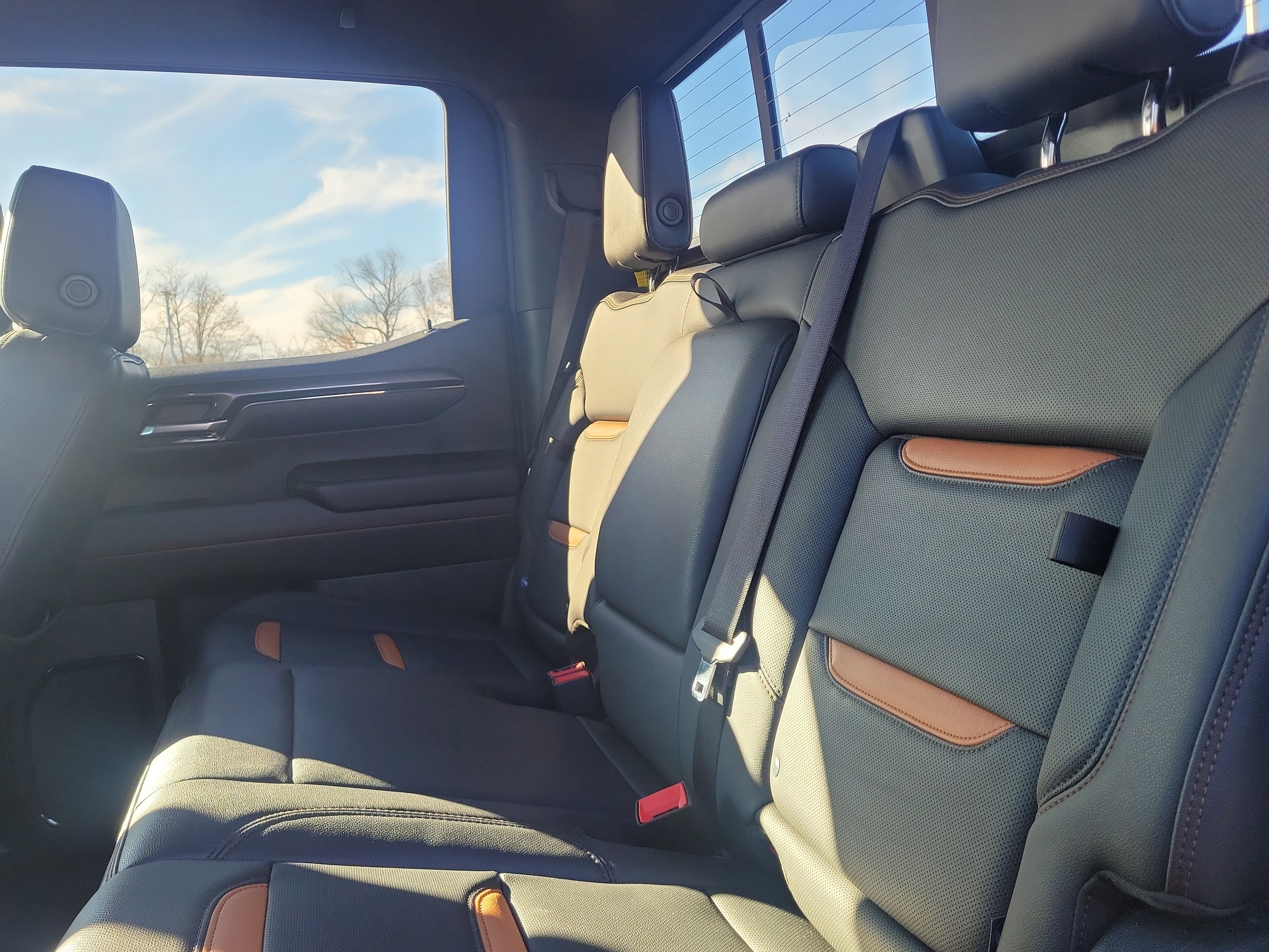 Used 2024 GMC Sierra 1500 AT4 w/ Technology Package image 7
