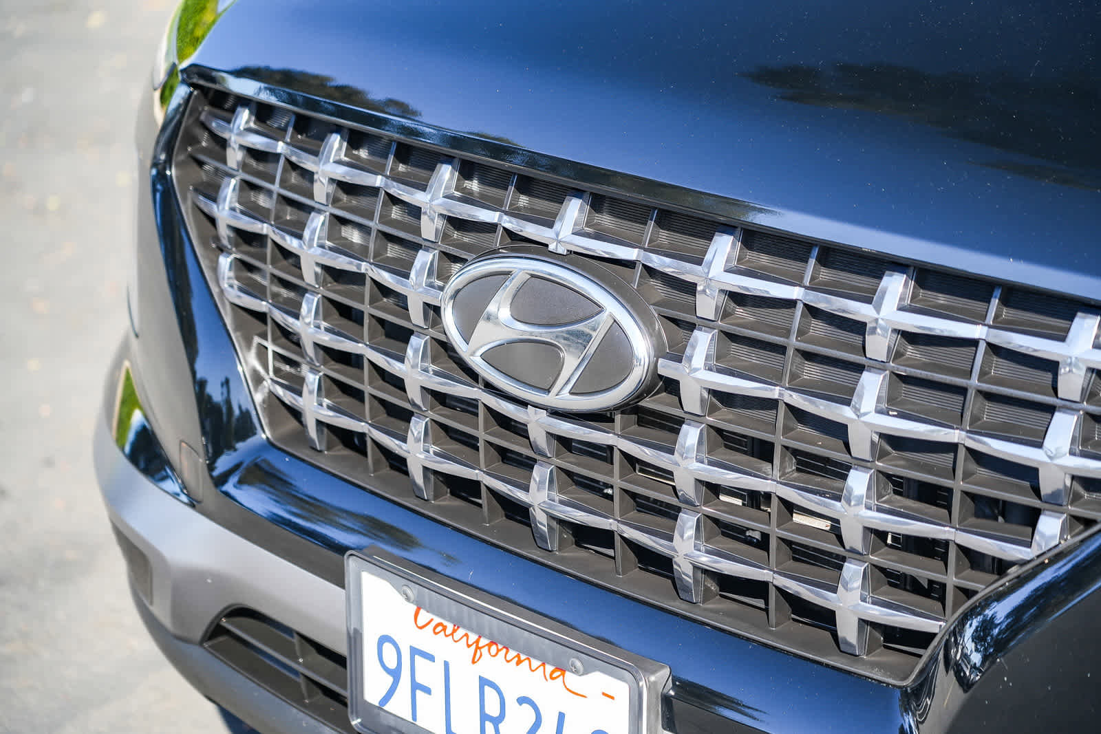 Used 2023 Hyundai Venue SEL image 3