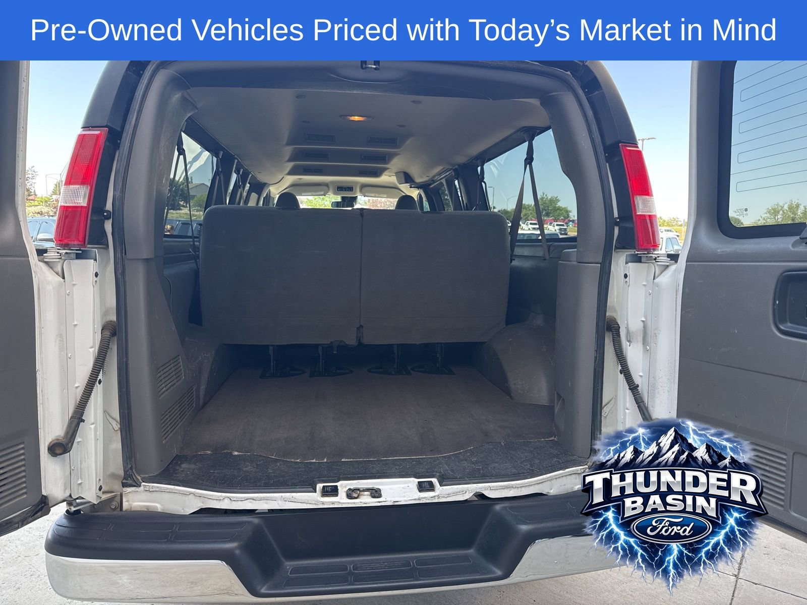 Used 2019 Chevrolet Express 3500 LT w/ LT Preferred Equipment Group image 8