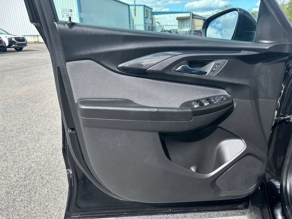 Used 2022 Chevrolet TrailBlazer LT AWD/4WD image 28