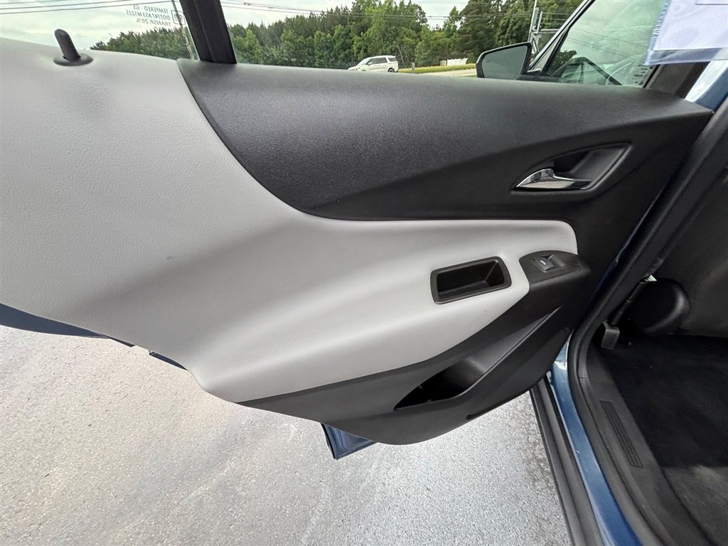 Used 2024 Chevrolet Equinox LS w/ LS Convenience Package FWD image 17