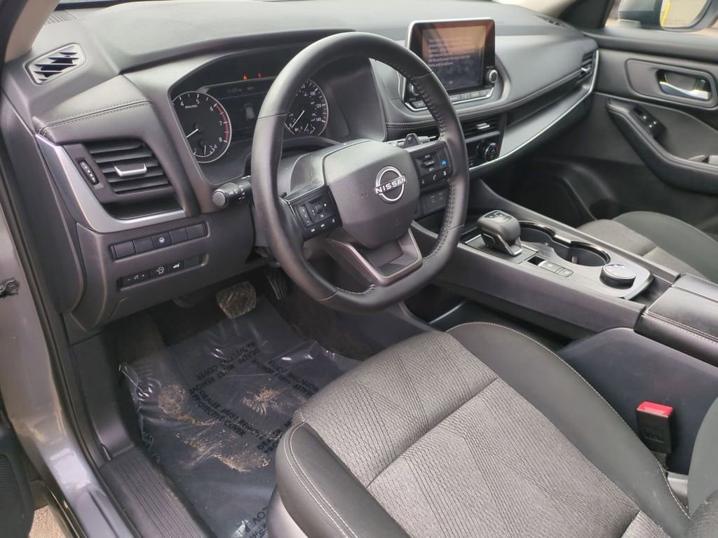 Used 2025 Nissan Rogue SV image 10