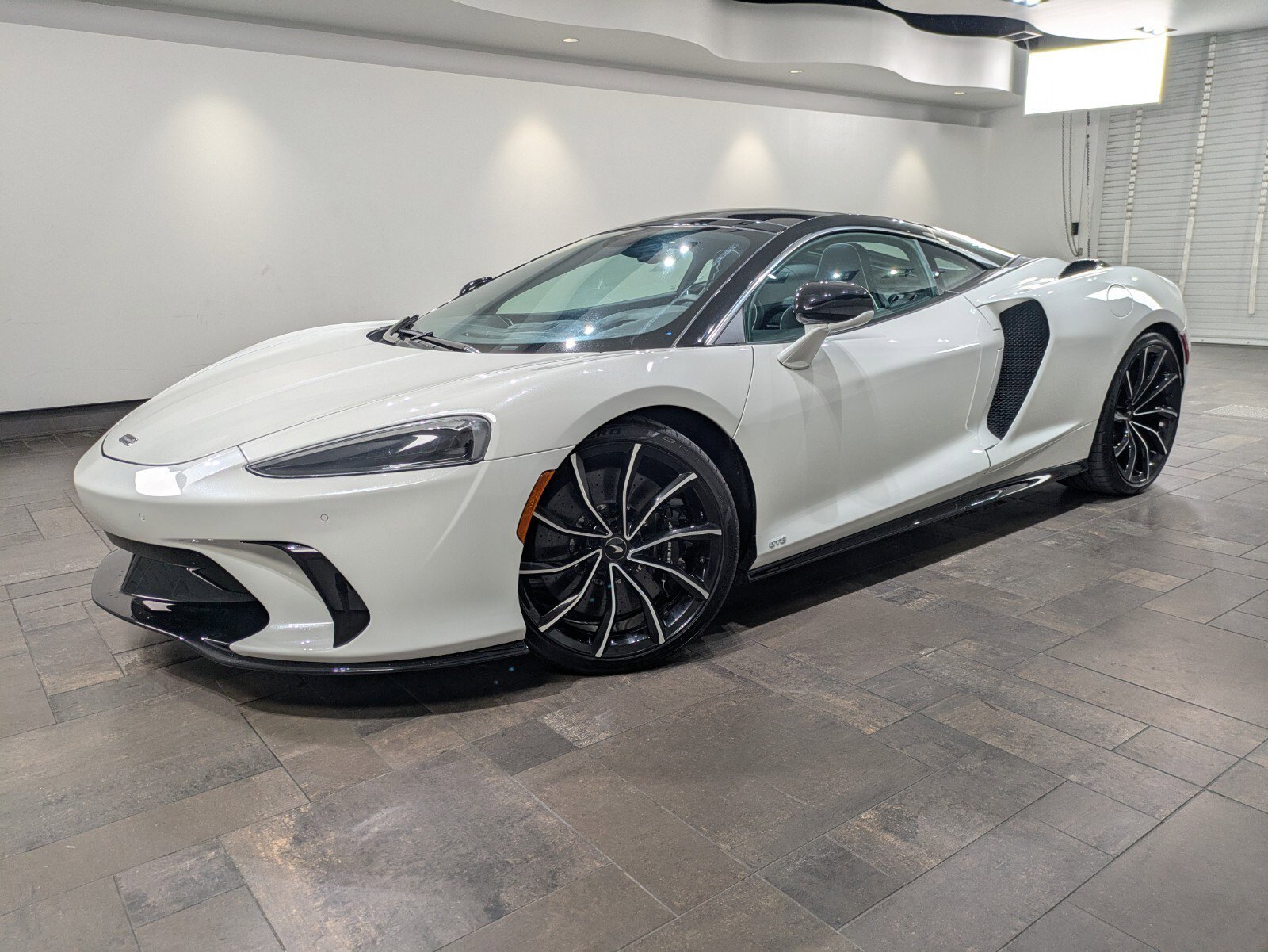New 2025 McLaren GTS RWD image 1