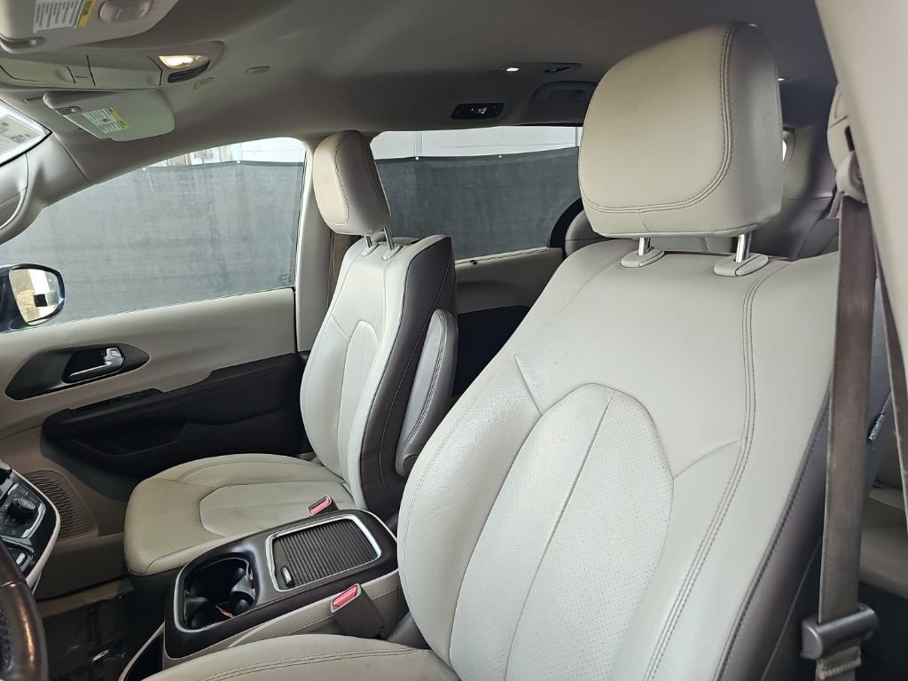 Used 2018 Chrysler Pacifica Touring-L Plus w/ Advanced Safetytec Group FWD image 39