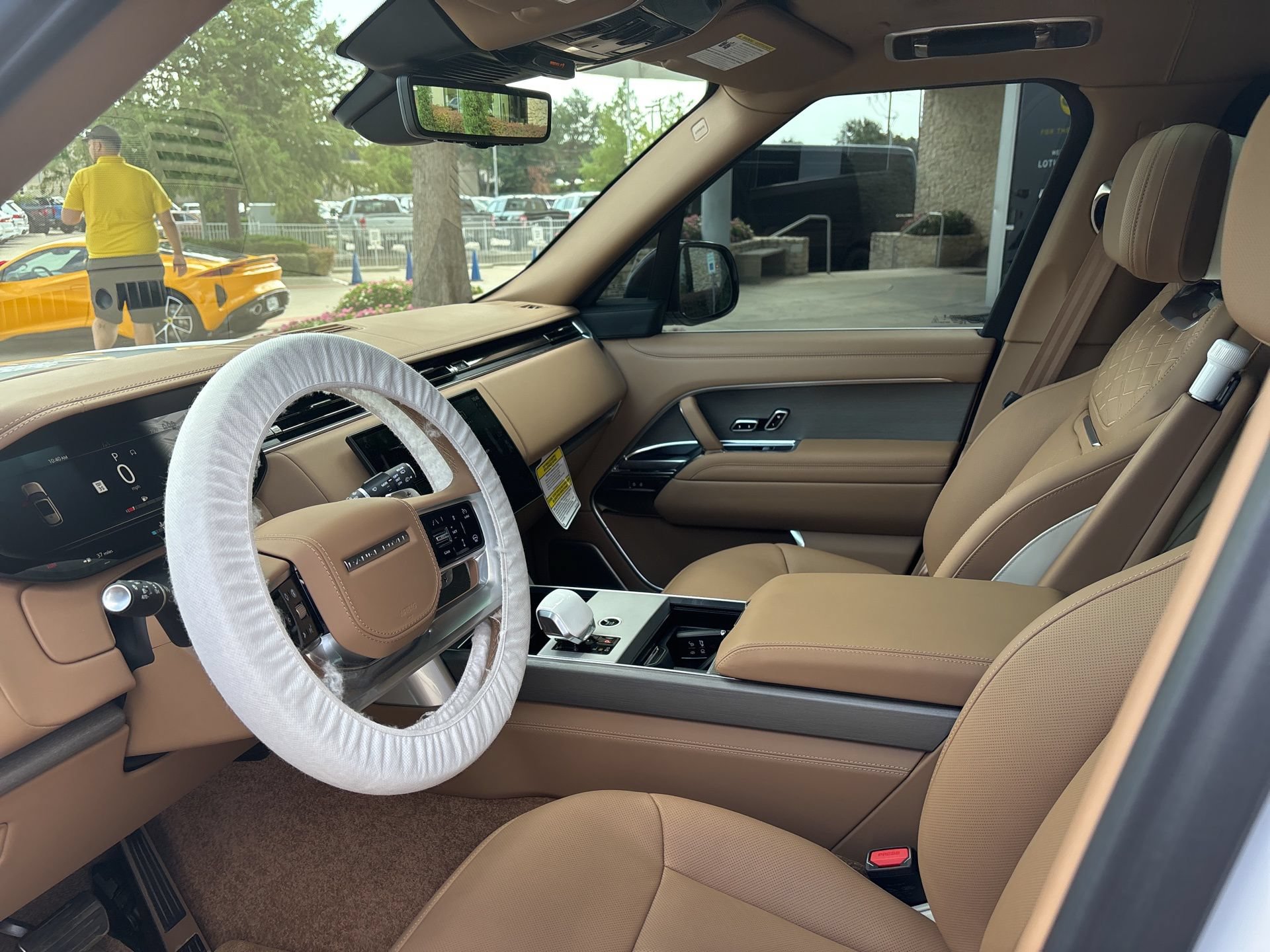Used 2024 Land Rover Range Rover SV AWD/4WD image 5