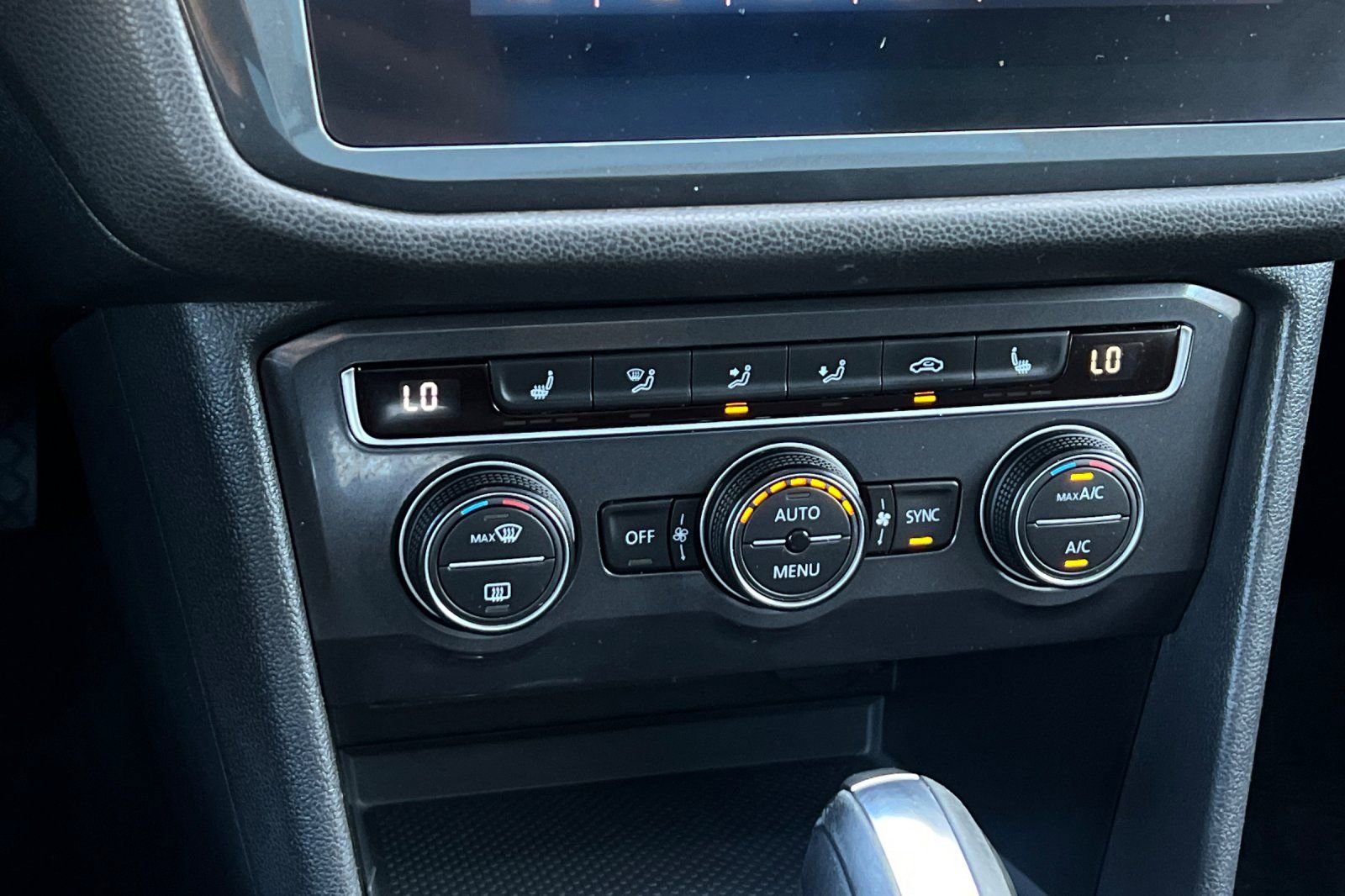 Used 2019 Volkswagen Tiguan SE w/ Panoramic Sunroof Package image 21