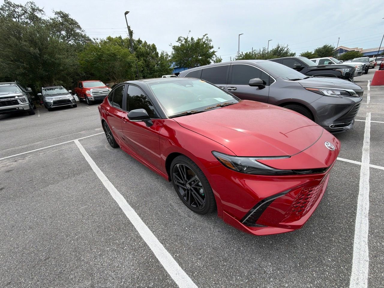 Used 2025 Toyota Camry XSE FWD image 4