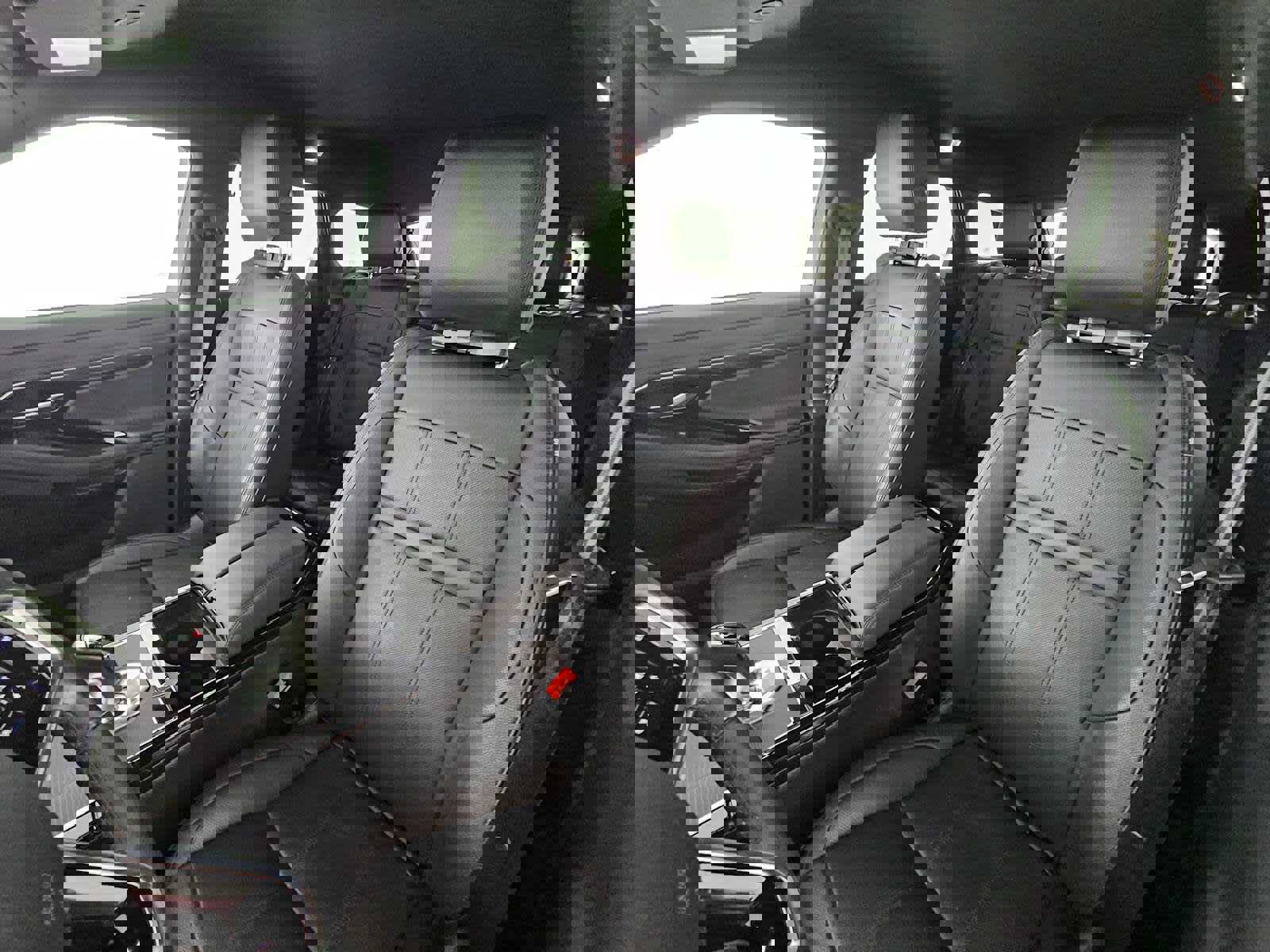 Used 2023 Land Rover Range Rover Evoque R-Dynamic SE image 29