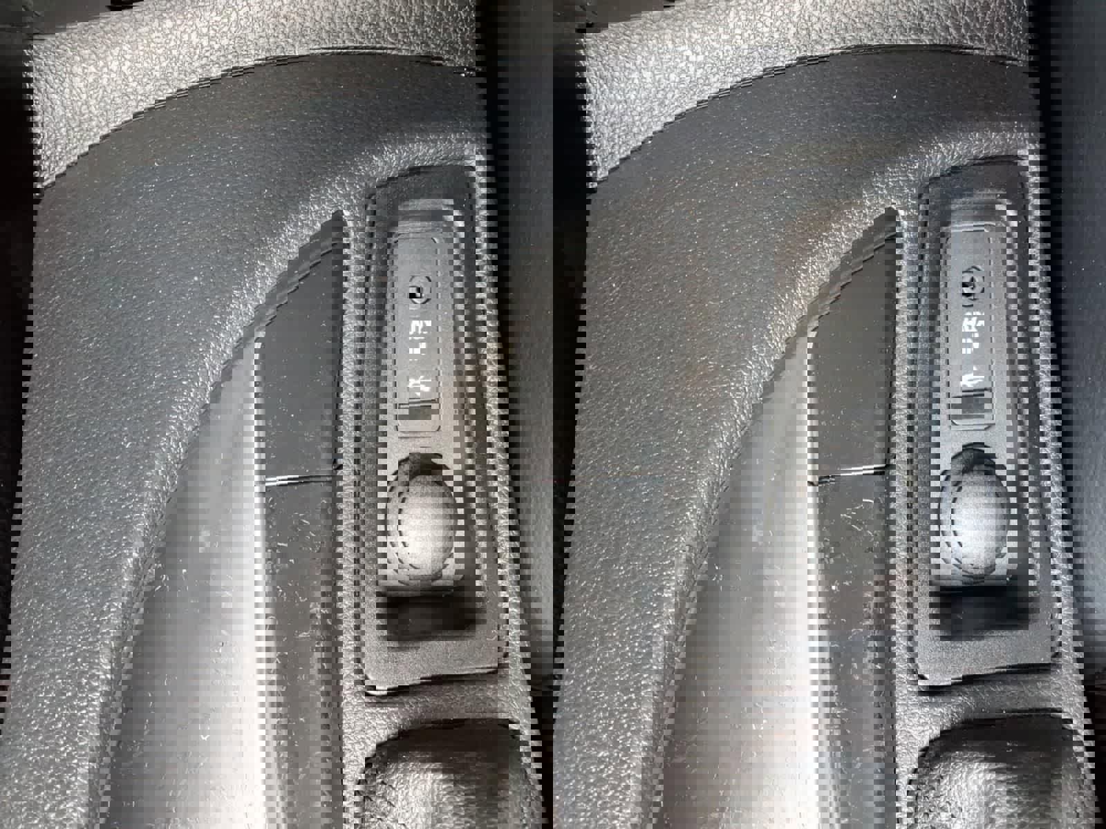 Used 2011 BMW 128i Convertible image 23