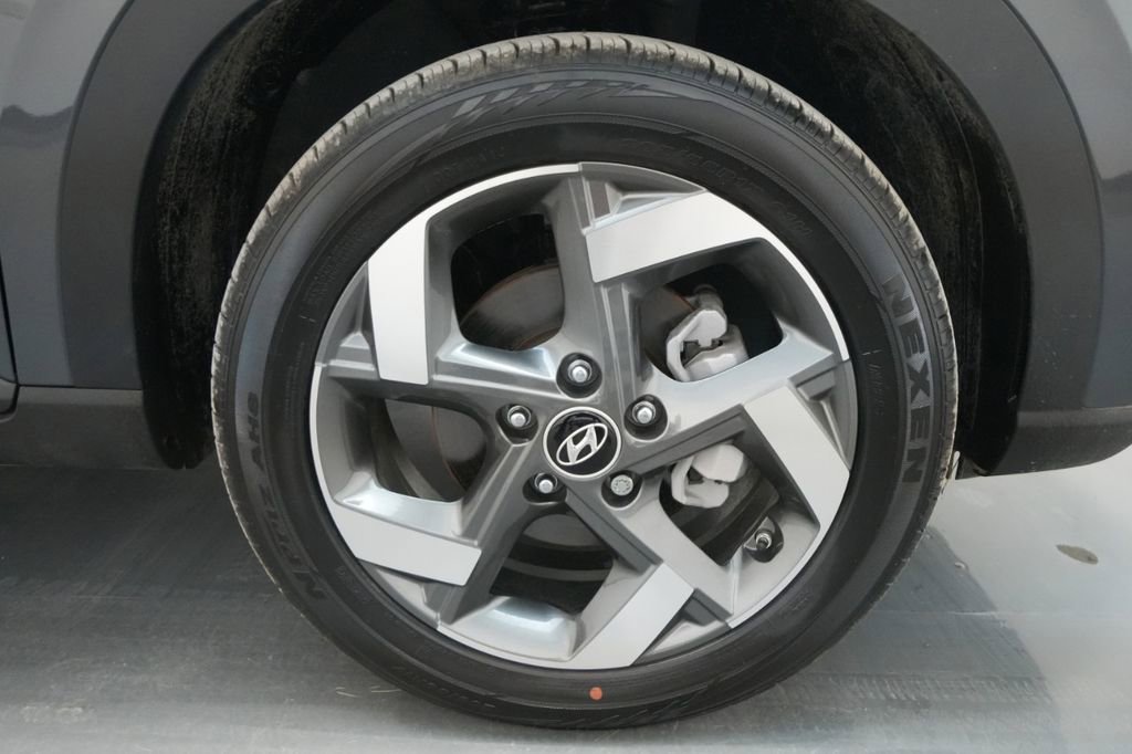 New 2024 Hyundai Venue SEL image 20