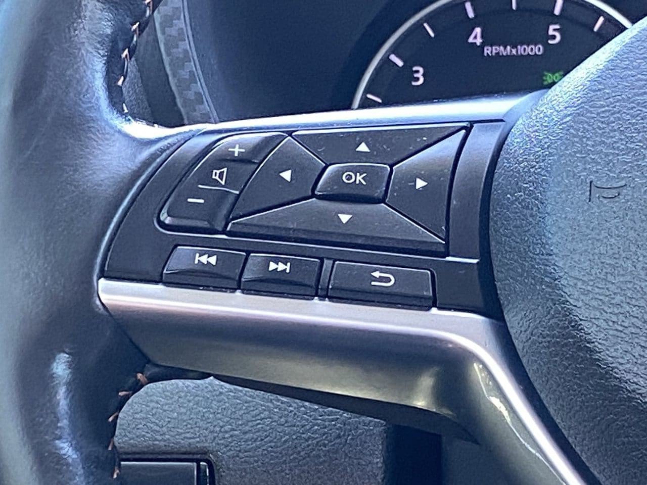 Certified 2025 Nissan Sentra SR w/ SR Premium Package FWD image 25