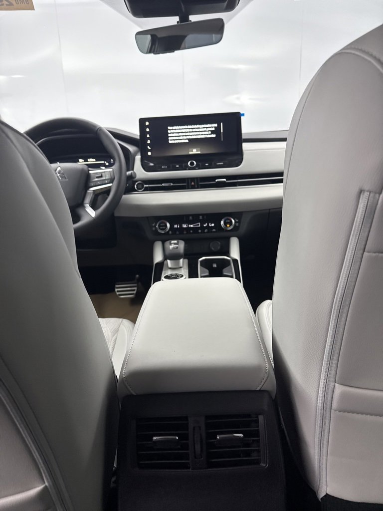 New 2025 Mitsubishi Outlander SEL image 30