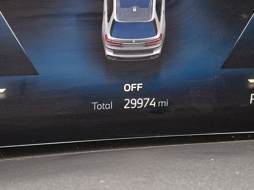 Certified 2024 BMW X7 xDrive40i w/ M Sport Package image 17