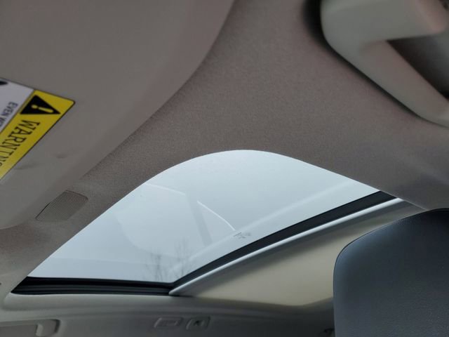 Used 2025 Volvo XC40 B5 Core image 18